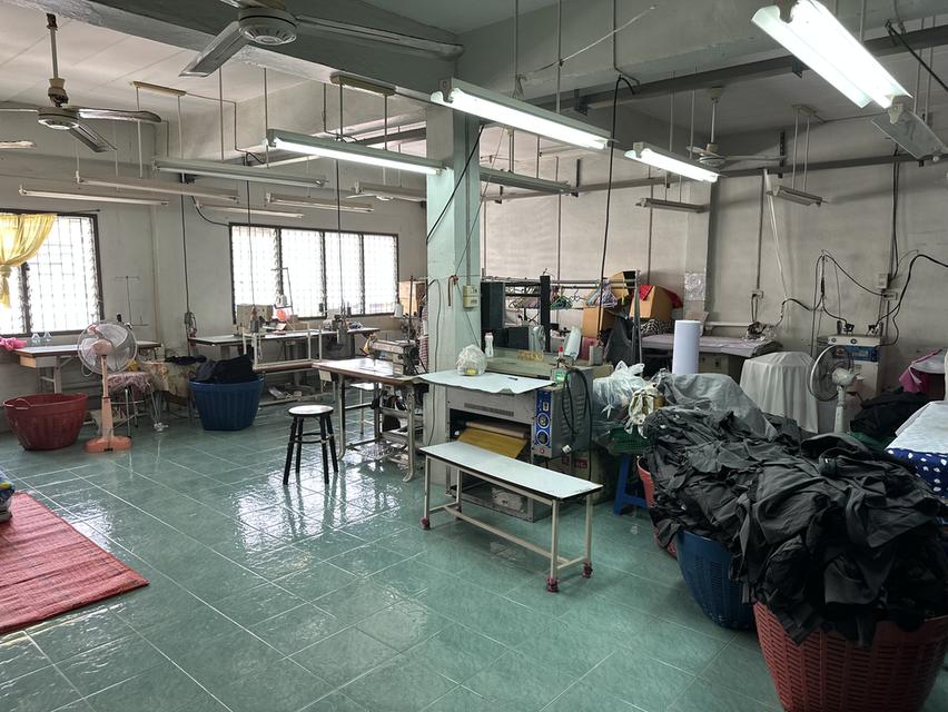 อาคารพาณิชย์ 2 ห้องติดกัน 3 ชั้น อยู่ใกล้สำนักงานเขตประเวศ หมู่บ้านฉัตรนคร ถนนเฉลิมพระเกียรติ ร.9 ซอย 81 9