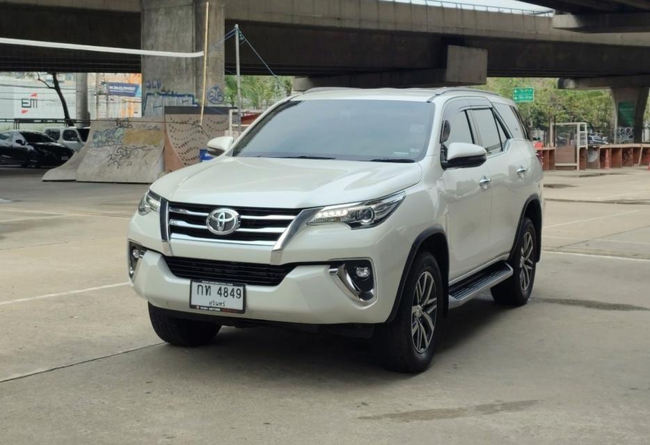 Toyota Fortuner 2.4 V AT 2WD ปี 2018  2