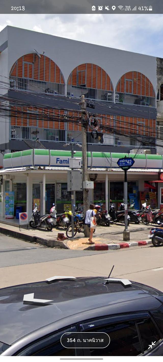 ทาวน์เฮาส์ 2 ชั้น ต่อเติมระเบียงหน้าบ้านและครัว