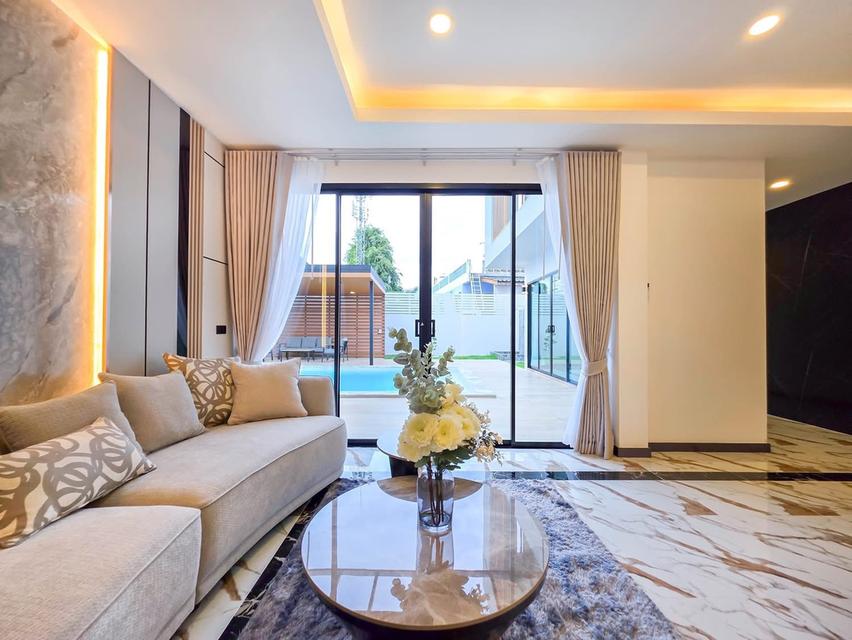 Pool villa style modern Pattaya Ekmongkhol Thepprasit  17