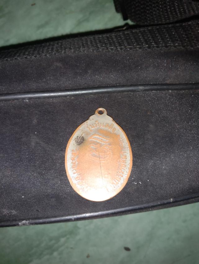 หลวงพ่อคูณรุ่นรับเสด็จลงยาสีแดงปี 36