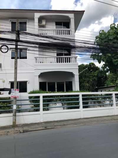 ให้เช่าอาคารพาณิชย์ 5 ชั้น ย่านเลียบด่วนรามอินทรา 2