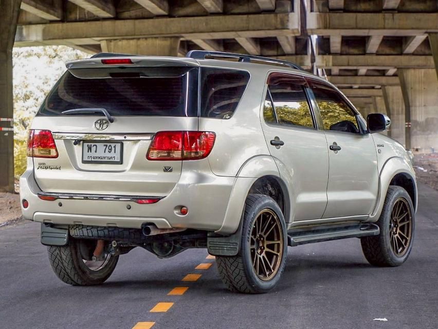 Toyota Fortuner 3.0V เกียร์ Auto 4WD สีบรอนซ์ทอง ปี 2005