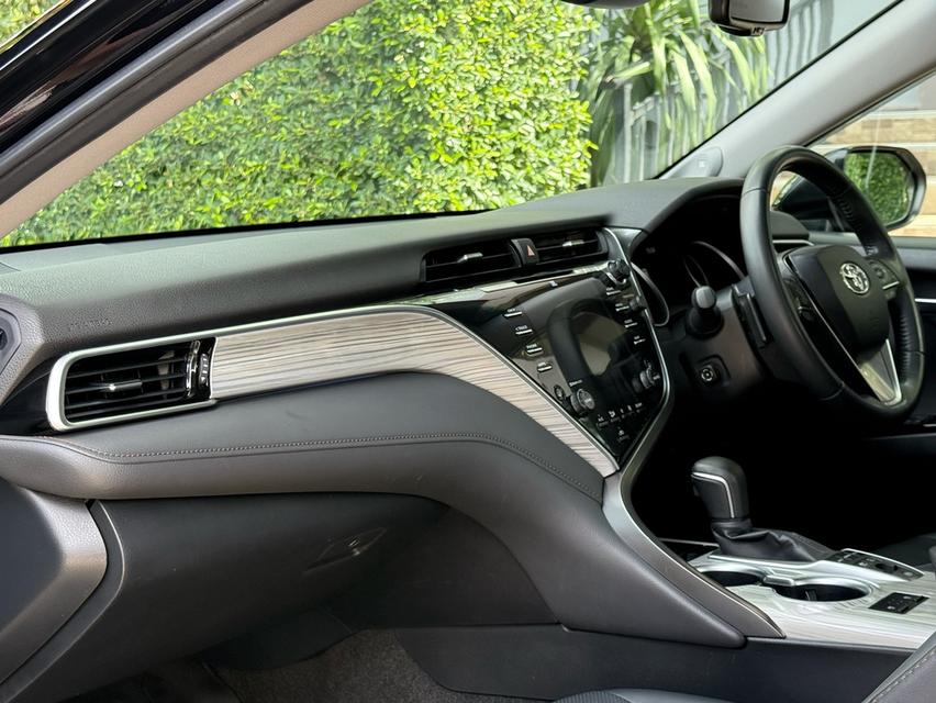 2020 TOYOTA CAMRY HV PREMIUM รถมือเดียวออกป้ายแดง รถวิ่งน้อย เข้าศูนย์ทุกระยะ ไม่เคยมีอุบัติเหตุครับ 11