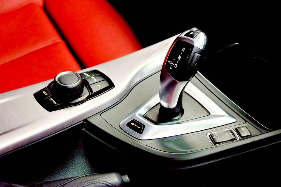 Bmw 330e iconic f30 ปี 2017 จด 2018 12