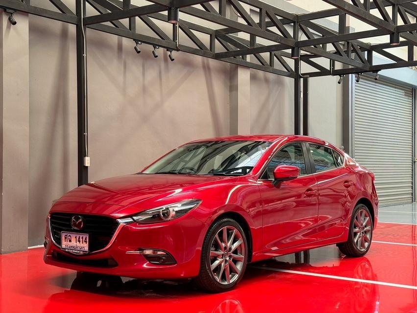 2018 MAZDA3 2.0SP รถมือเดียว 60,000 กม สภาพป้ายแดง รถเข้าศูนย์ทุกระยะ ไม่เคยมีอุบัติเหตุครับ