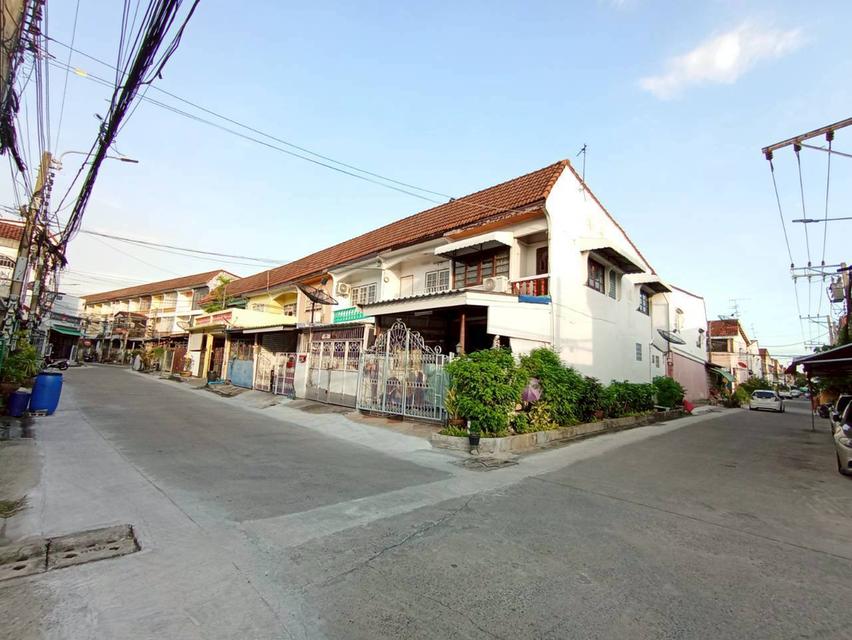 ขายบ้าน 3 ชั้น หมู่บ้านทรัพย์จรัลวิลล่า ซอยแก้วเงินทอง2 ถนนจรัญสนิทวงศ์ 3