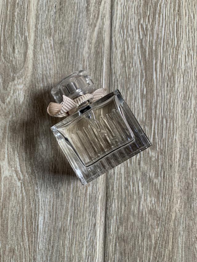 ส่งต่อ Chloé Les Mini Chloé 20mlโบว์ครีม 🤍 กลิ่นสะอาดคุณหนูมากเหลือเยอะ ใช้ไปไม่กี่ครั้ง (ดูระดับตามรูปได้เลยค่ะ) รูปย่อยที่ 3