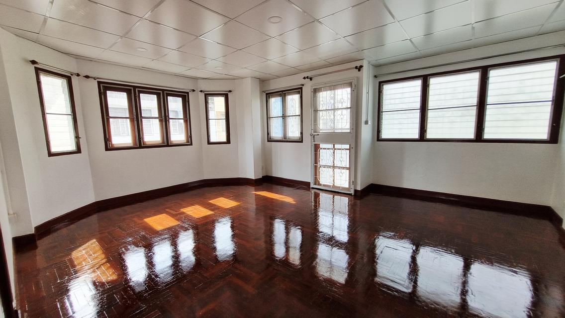 บ้านทาวน์เฮ้าส์ 3 ชั้น 11