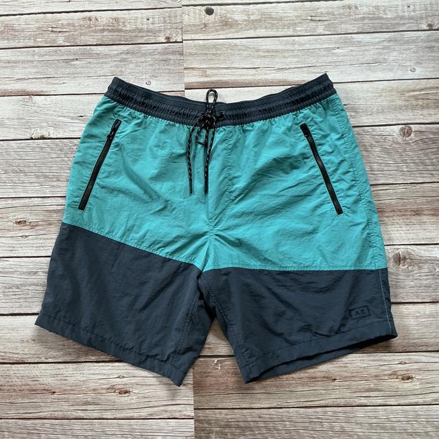 กางเกงขาสั้นผ้าร่มมือสอง