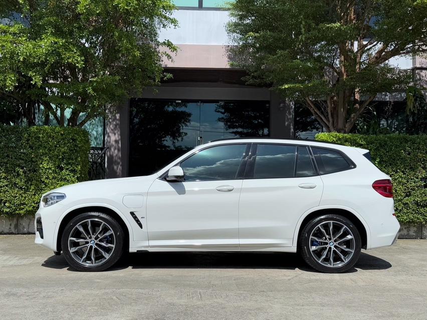 2021 BMW X3 XDRIVE 30e MSPORT  รถมือเดียวออกป้ายแดง รถไม่เคยมีอุบัติเหตุ เข้าศูนย์ทุกระยะ วารันตียังเหลืออีกนานครับ 5