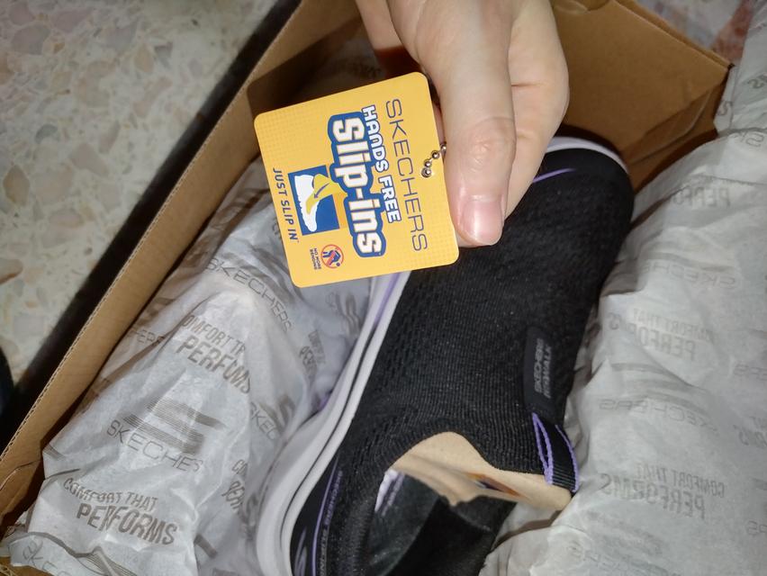 รองเท้า Skechers รุ่น Slip-Ins ผู้หญิง size EUR 37 ใส่ไป 1 ครั้ง เนื่องจากซื้อมาผิด size