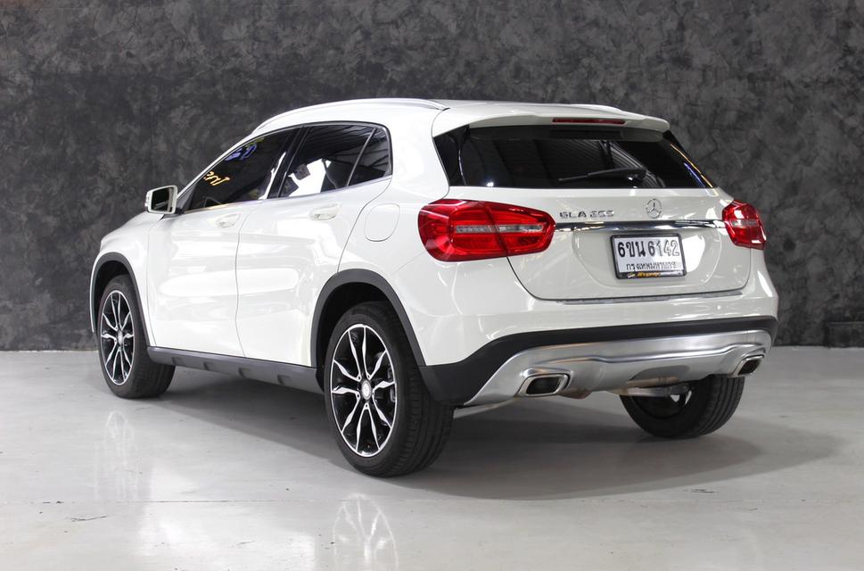 รหัสรถ JRS6142 GLA 200 ปี 2016 สีขาวสวยๆ รถ suv