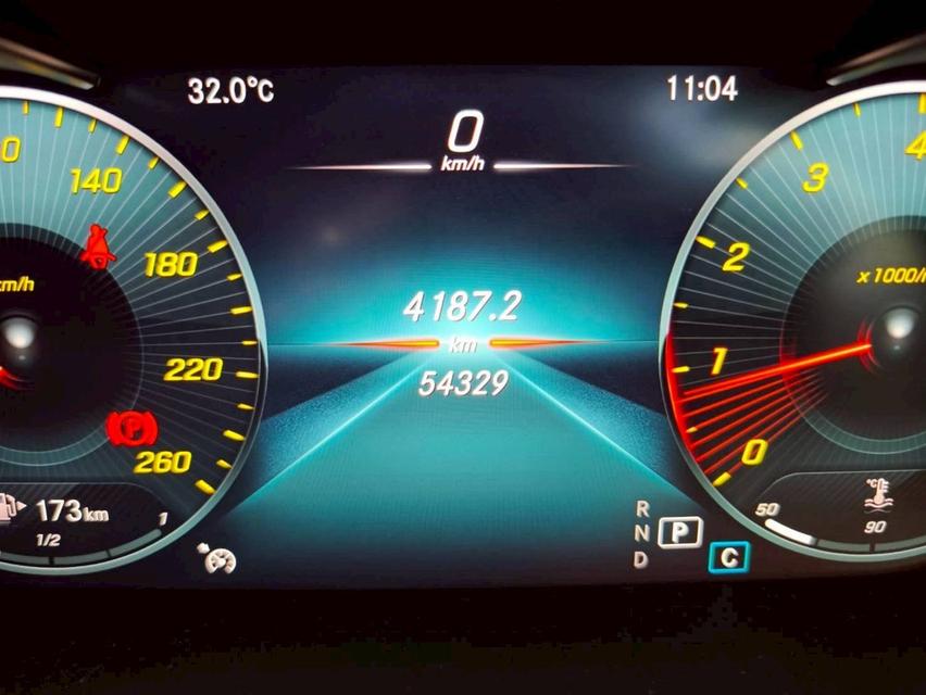 BENZ C200 2.0 COUPE AMG DYNAMIC สีขาว 2023 3