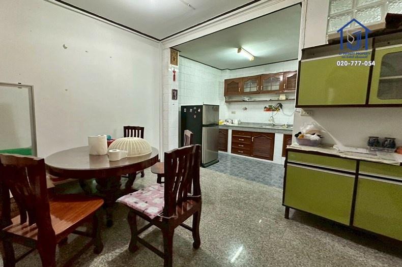 ขายทาวน์โฮม 2 ชั้น หมู่บ้านอยู่เจริญ หลังมุม ซอยอินทามระ 41 ใกล้MRT สุทธิสาร 8