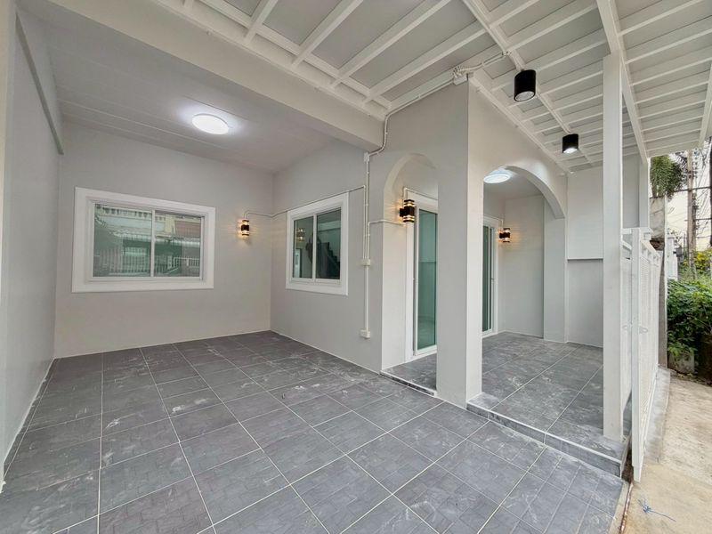 ✨หมู่บ้านกิตติยารักษ์ (ตรงข้ามกองสลาก)✨ทาวน์เฮาส์ 2 ชั้น ตกแต่งใหม่พร้อมอยู่ มีระเบียงด้านหน้า ทำเลดี น้ำไม่เคยท่วม หมู่บ้านดีมากลอกท่อทุกปี 2