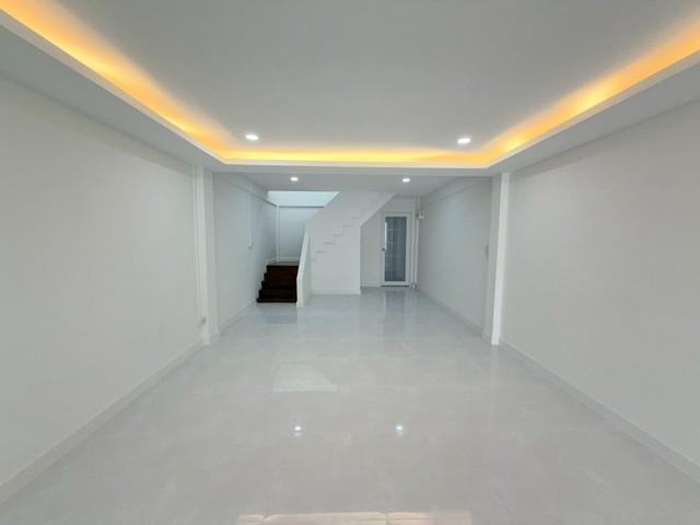 PP500 ขายทาวเฮ้าส์ 2 ชั้น รีโนเวทใหม่ ถนนเสนานิคม1 ซอย35 ย่านลาดปลาเค้า โชคชัย 4 5