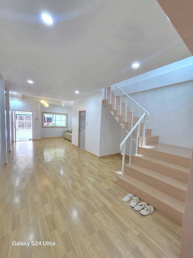หมู่บ้านรัตนาวดี  จันทร์ทองเอี่ยม ทาวน์เฮาส์ 2 ชั้น ตกแต่งใหม่พร้อมอยู่ใกล้เซ็นทรัลเวตเกส ทำเลรถไฟฟ้าMRT เข้าออกได้ 2 ทาง ถนนกาญจนาภิเษกและแยกบางพลู 14