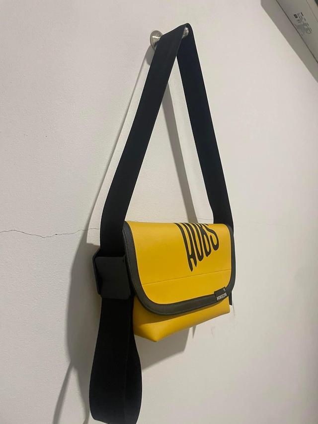 กระเป๋าแบรนด์ Hobs สีเหลือง 3