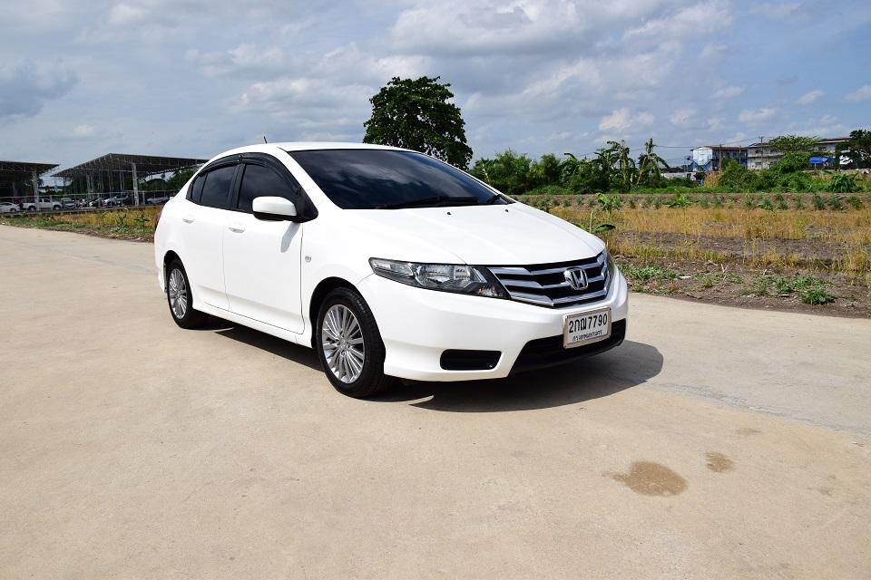 ฟรีดาวน์ / ขัสนุก / ประหยัดน้ำมัน HONDA CITY 1.5S ปี2013 ออโต้ เบาะหนัง USB ABS AIRBAG ล้อแม็กแอร์เย็นฉ่ำ พร้อมใช้งาน ออกรถง่ายๆ โทร0957401229ไลน์UTBP