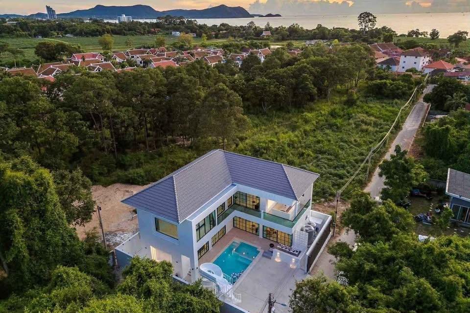 For rent pool villa Pattaya Najomtien can walk to the beach 12