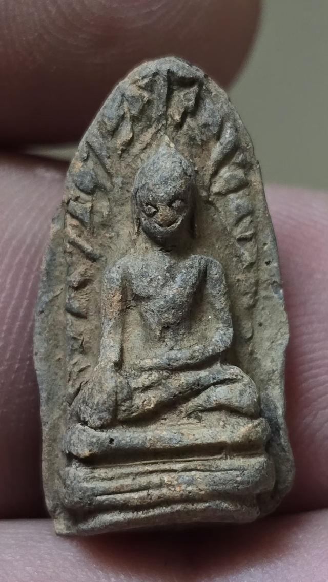 พระรอดมหาวันลำพูนพิมพ์ใหญ่ รูปที่ 2