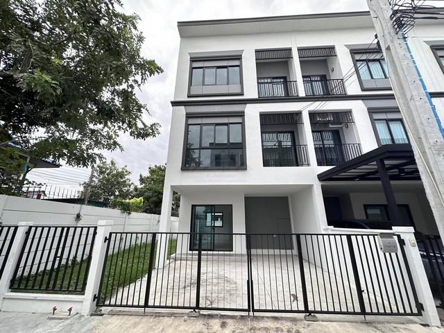ให้เช่าทาว์นโฮม 3 ชั้นหลังมุม 3 ห้องนอน โครงการบ้านลุมพินี ทาวน์เพลส สุขุมวิท-ศรีนครินทร์ ซอยสุขุมวิท 113 ใกล้ BTS สำโรง 1