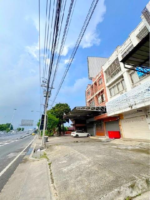 ราชพฤกษ์ MRT บางรักน้อยท่าอิฐ 2.5 กม.ให้เช่าอาคาร 3.5 ชั้น 1 คูหา 20 ตร.วา.256 ตร.ม.ติดถนนใหญ่ 4 นอน 3 น้ำ รร.นานาชาติ ร
