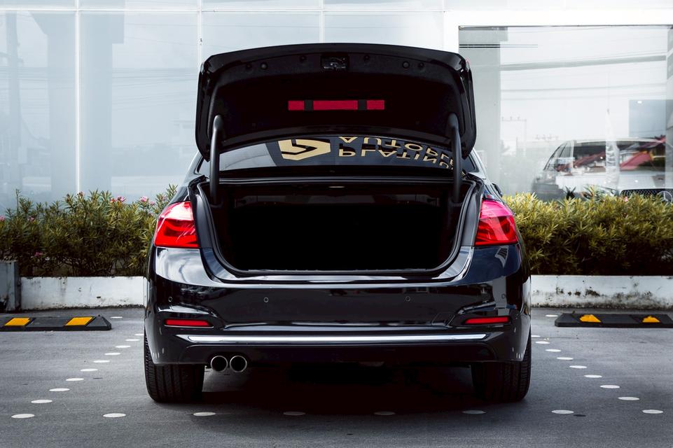 BMW 320d Luxury ปี 2017 ไมล์ 19x,xxx 7