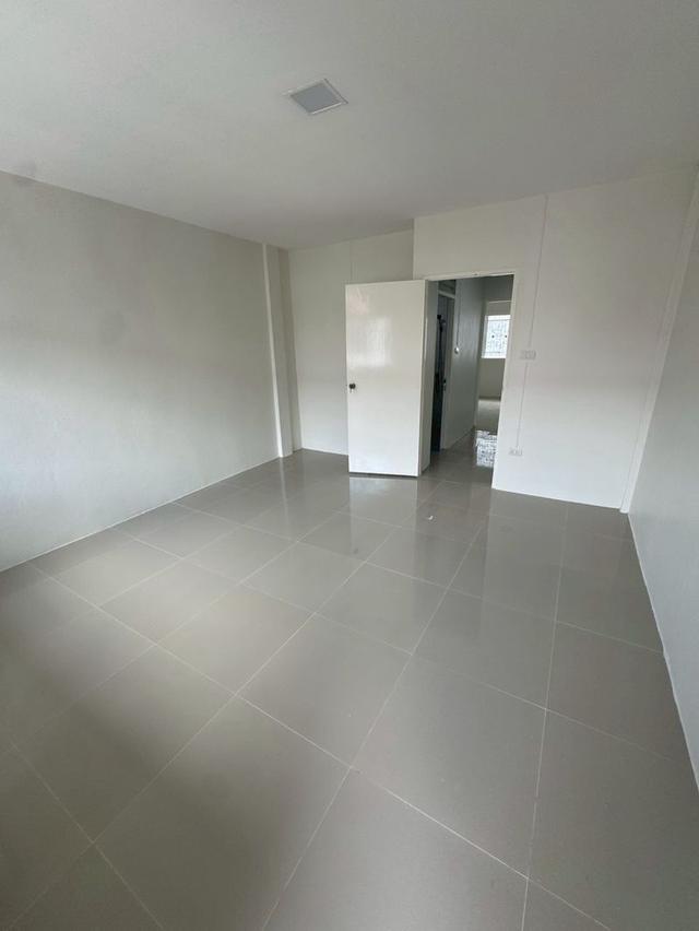 🔑 **ทาวน์เฮาส์รีโนเวทใหม่ ราคาจับต้องได้ ใกล้รถไฟฟ้าสายสีชมพู** 🔑 11