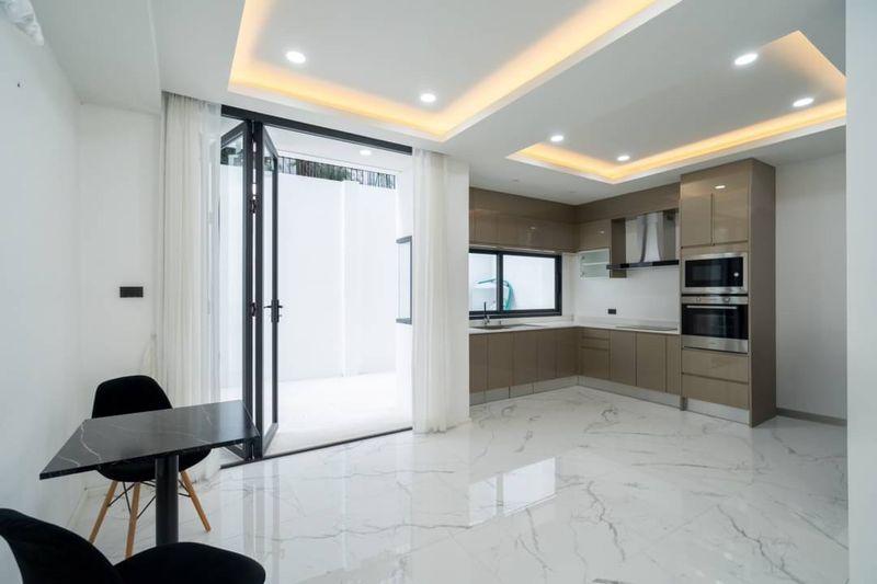 🔥ขาย Townhome 3 ชั้น 25 ตรว ซอยสุขุมวิท 15 ทำเลดี เพียง 1 นาทีถึง โรงเรียนนานาชาติ NIST และ 5 นาที ถึง BTS อโศก 6