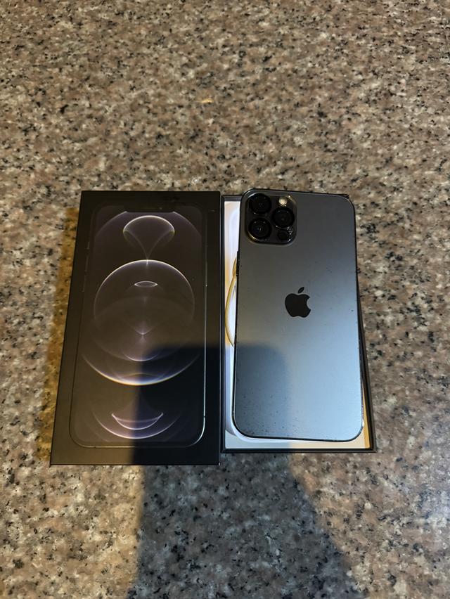 ขายๆๆๆถูกๆๆไอโฟน12ProMaxสีใหม่หายากGraPhite256กิ๊กยกกล่องอีมี่ตรงสูนTrueสภาพสวยๆใช้งานปกติหมดทุกๆฟังชั่นเครื่องรีสโตได้ตลอดไม่มีติดไอคราว Model TH/A ( 2