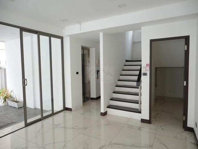 ให้เช่าโฮมออฟฟิศ 6 ชั้น 570 ตรม. The Quartier รัชดา 32 สไตล์ Modern เรียบหรู ลิฟต์ส่วนตัว ใกล้ MRT ลาดพร้าว *** มี 2 ตึก 5