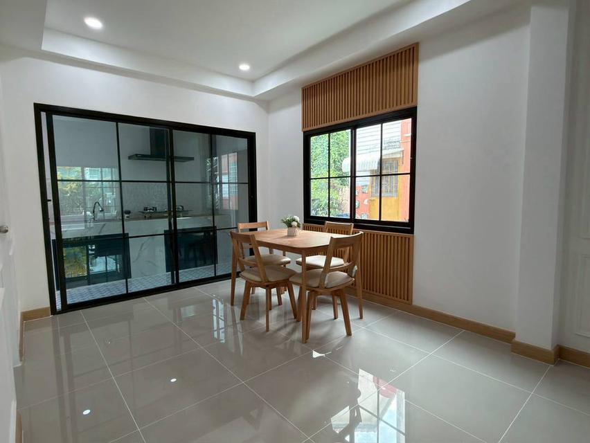 หมู่บ้านศิลปการพาร์ค5 ถนนบ้านกล้วย -ไทรน้อย ทาวน์เฮาส์ 2 ชั้นหลังมุม กลับรถ ตกแต่งใหม่พร้อมเฟอร์นิเจอร์ 13