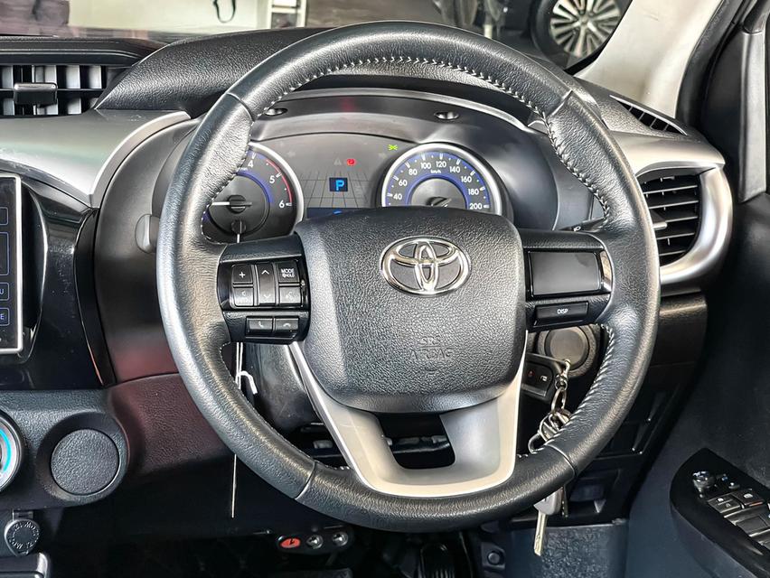 ขาย Toyota Revi 2.4E ปี18 11