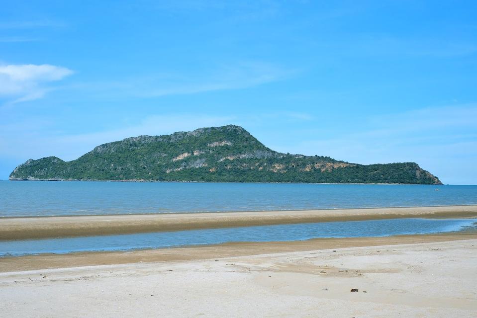 ที่สวยใกล้ทะเล 100 เมตร ทำเลดี พร้อมสร้างบ้านตากอากาศ 6