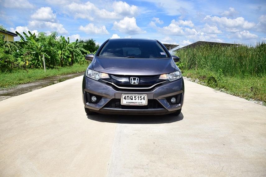 ปี2014ฟรีดาวน์ HONDA JAZZ GK สีเทา เกียร์แพดเดิ้ลชิฟ แอร์จอ มัลติ จอบลูทู๊ธ ครูสคอโทล เบาะหนังแท้ ขับสนุก ประหยัดน้ำมัน โทร 0957401229 ไอดีไลน์ UTBP 2