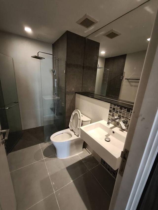 เช่าถูก 17,000 บาท ** 1 ห้องนอน ** รหัส 100011 ** Urbano Absolute Sathorn-Taksin ** ติดรถไฟฟ้า กรุงธน ** 088-398-3835 MR.BOAT 11