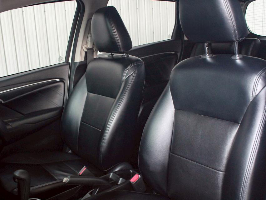Honda Jazz 1.5 i-VTEC V+ ปี2015 โฉม ปี14-ปัจจุบัน เกียร์ออโต้ 13