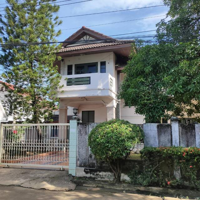 ขาย บ้านเดี่ยว หมู่บ้านปรีชา พุทธมณฑลสาย4 จำนวน 2 ชั้น ขนาดเนื้อที่ดิน  90 ตารางวา พื้นที่ใช้สอย 250 ตารางเมตร  2