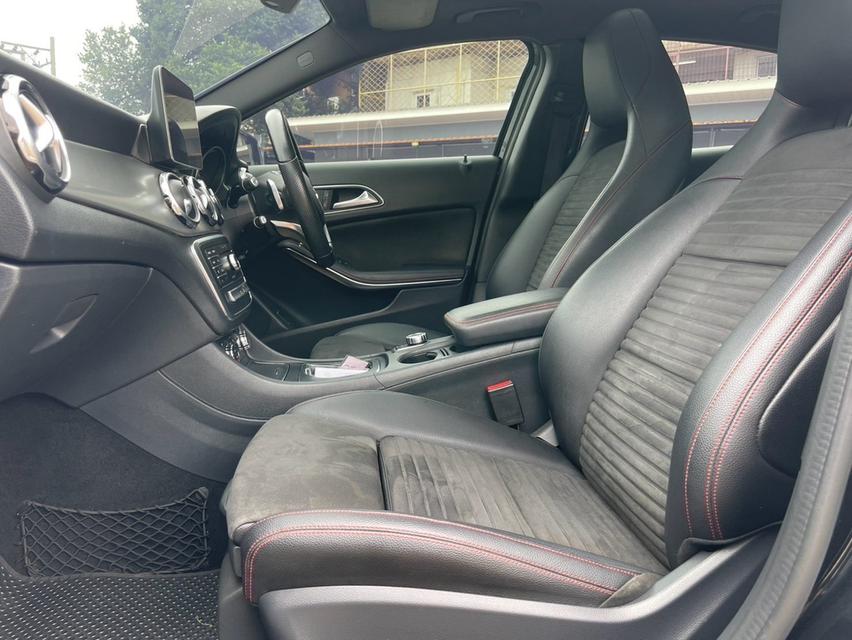 Mercedes-Benz GLA250 AMG ปี 2018 สีดำ ออโต้ รูปที่ 14