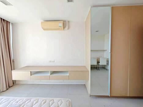 Landmark Residence Condo  8