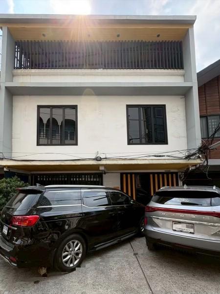 ให้เช่าบ้านเดี่ยวย่านถนนพระราม 4 พื้นที่ 220 ตรม. จำนวน 3 ชั้น 3 ห้องนอน ปทุมวัน 14