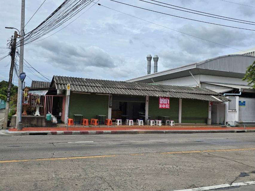 ให้เช่าพื้นที่ร้านค้า มี 4 ห้อง ขนาดรวม 100 ตรว. ติดถนนคลองลำเจียก ใกล้รร. เลิศหล้าเกษตรนวมินทร์ 6