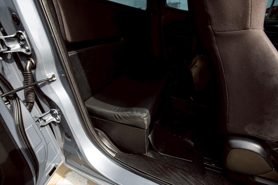 ISUZU D-MAX SPACECAB 3.0Ddi S ปี 2022 สีเทา  13