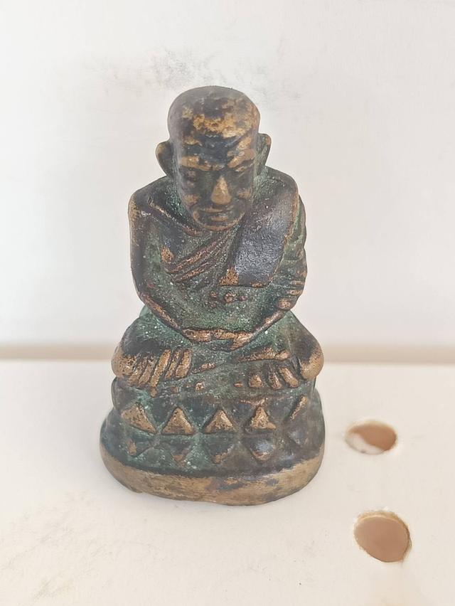 รูปหล่อหลวงปู่ทวดปี 08 ก้นลายเซ็นต์