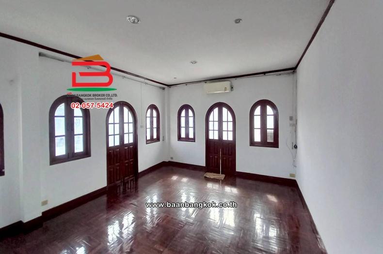 บ้านเดี่ยว เนื้อที่ 105 ตร.ว. หมู่บ้านอยู่เย็น 2 (ซอยรามอินทรา 34 แยก 15) ถนนรามอินทรา แขวงท่าแร้ง เขตบางเขน 8