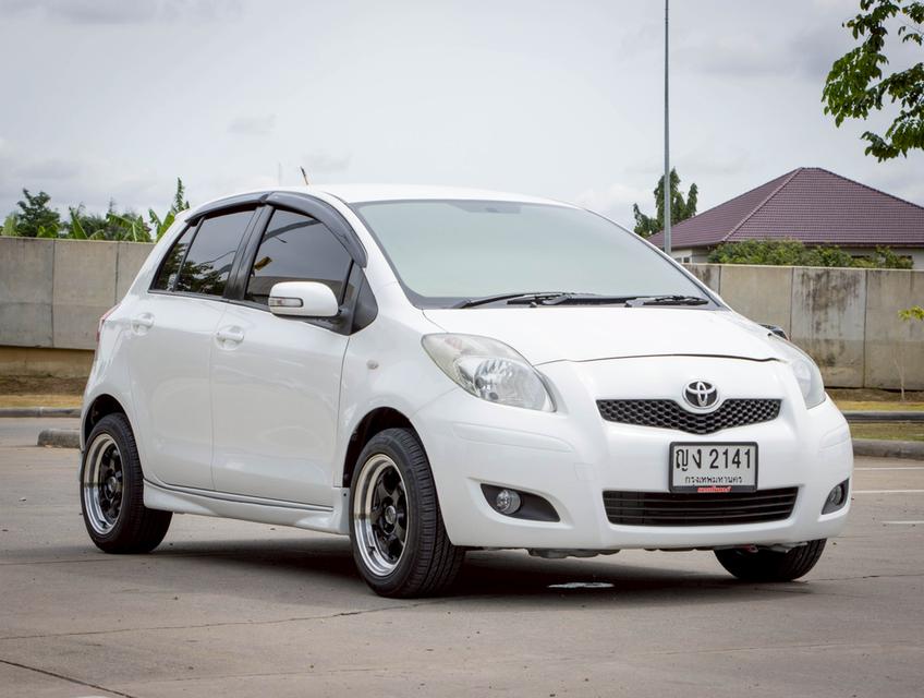 TOYOTA Yaris 1.5 J สีขาว ปี 2011
