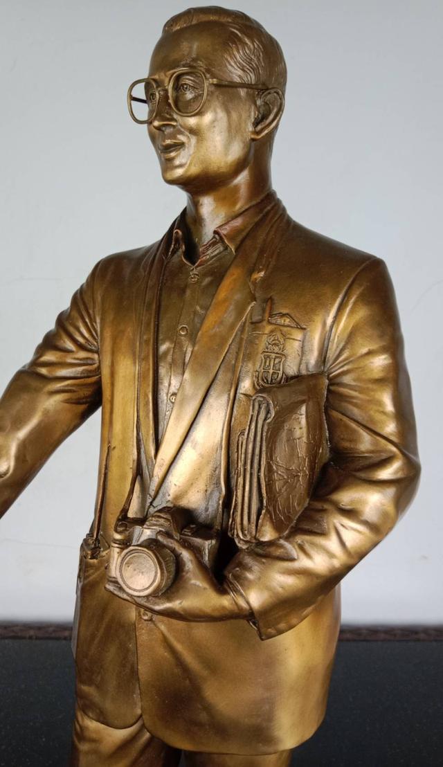 624.พระบรมรูปหล่อในหลวงรัชกาลที่ 9 พระบาทสมเด็จพระปรมินทรมหาภูมิพลอดุลยเดช พระบิดาแห่งนวัตกรรมไทย 10