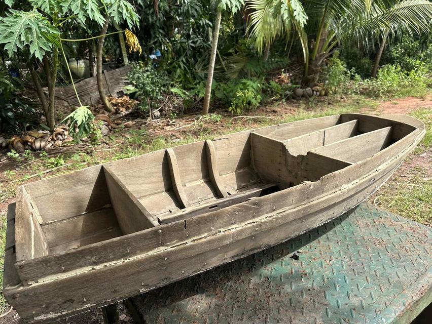 เรือไม้เก่า เรือไม้โบราณ เรือรดน้ำ เรือทรวด